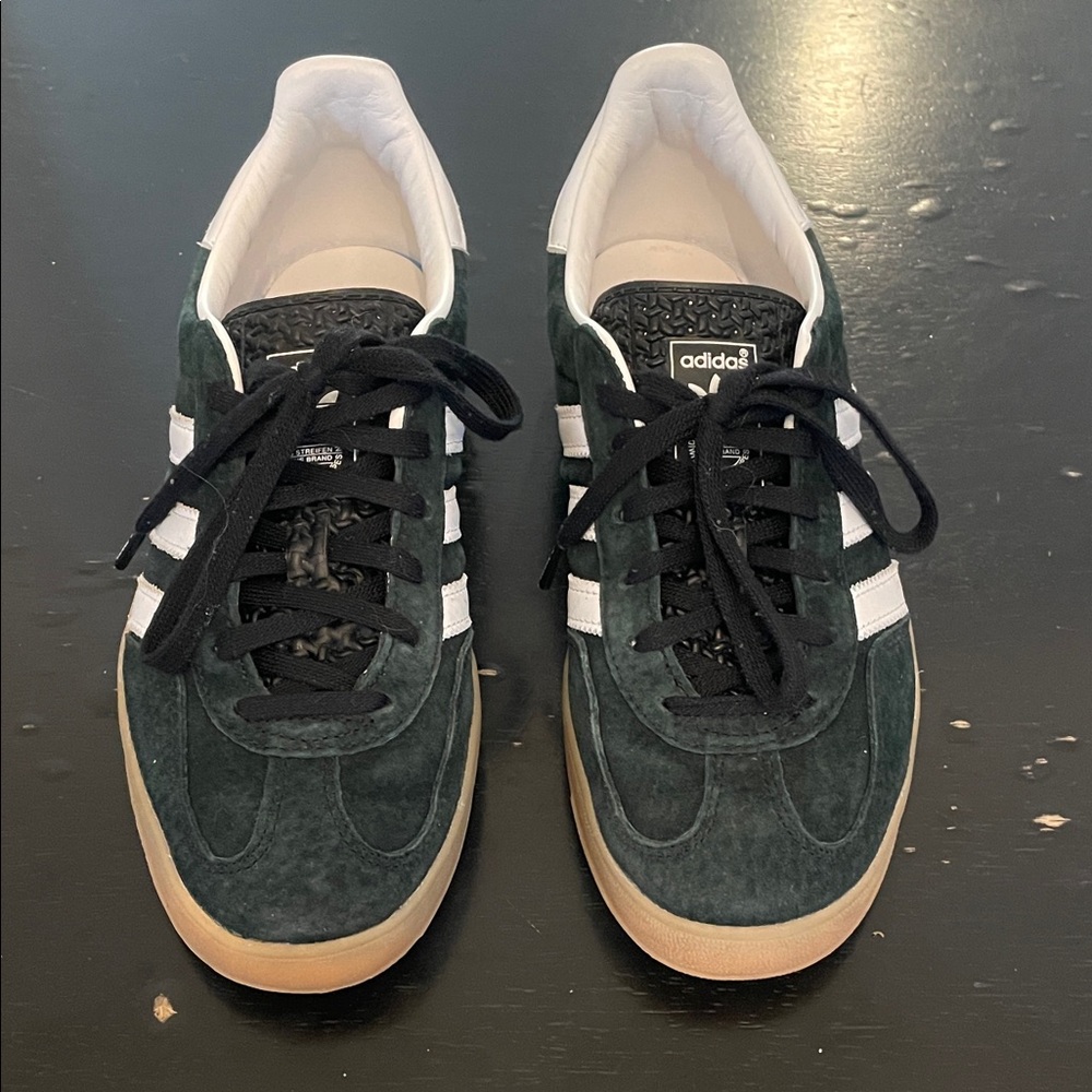 Adidas Gazelle Woman’s Black and White Suede Sneakers with textured tongue